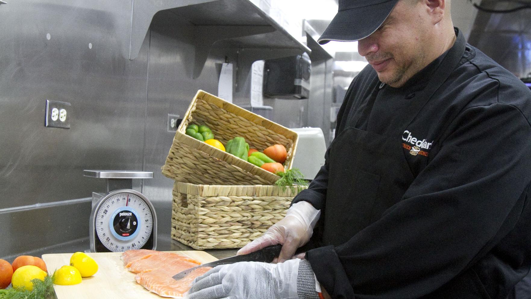 Midtown restaurant to donate surplus food to Tucson organization